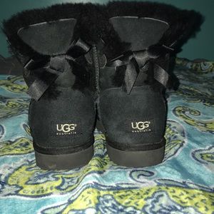 Black bailey bow uggs